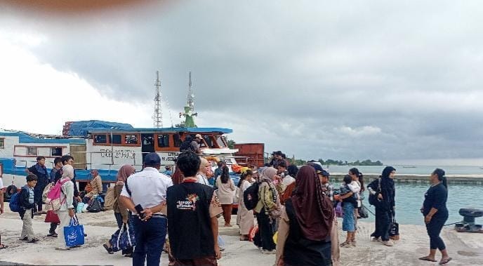Karya Bakti Pramuka Nataru, Bantu Kelancaran Wisata di Pulau Pari
