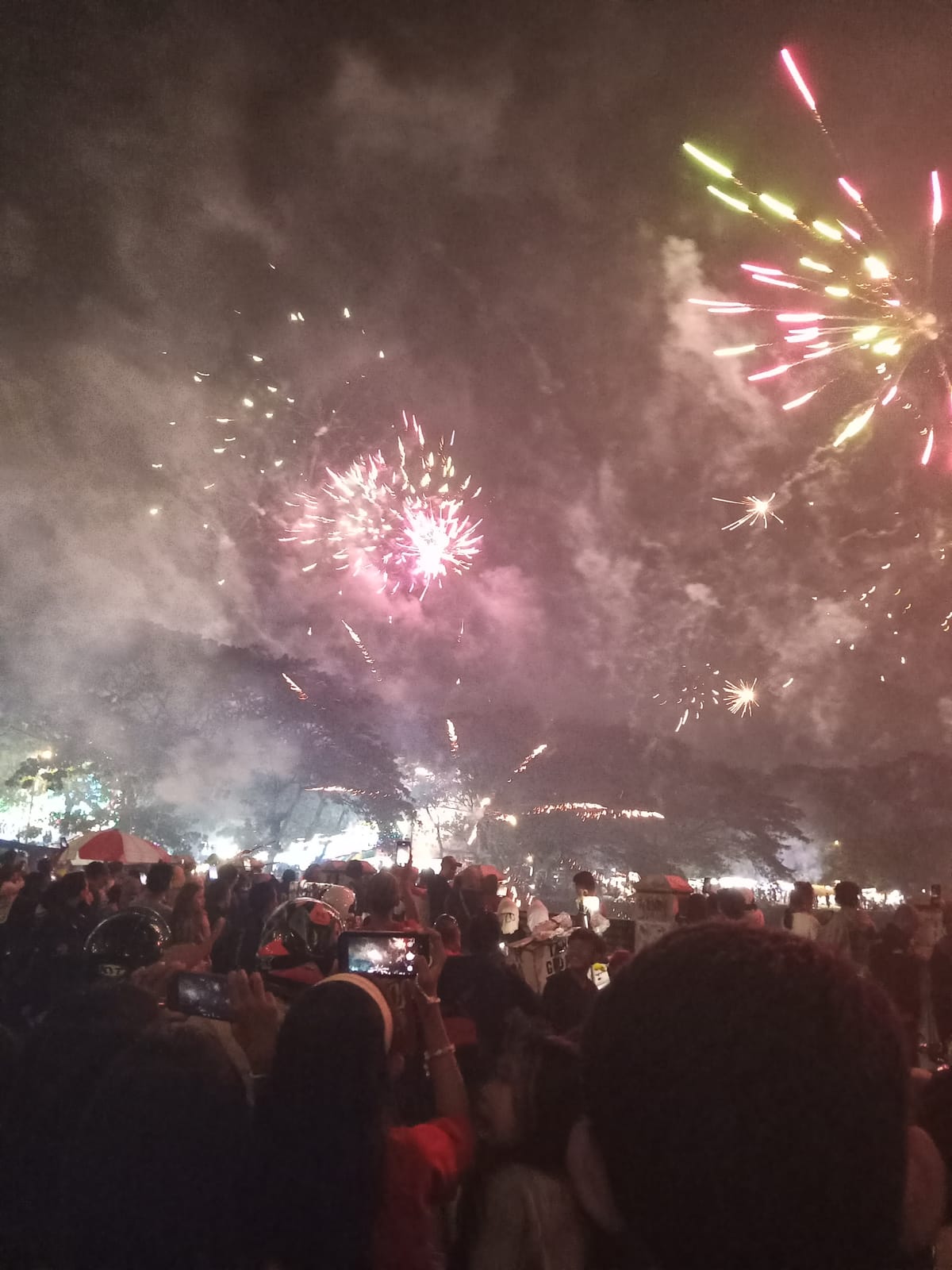 Sambut 2026, Kembang Api Hiasi Langit Jakarta