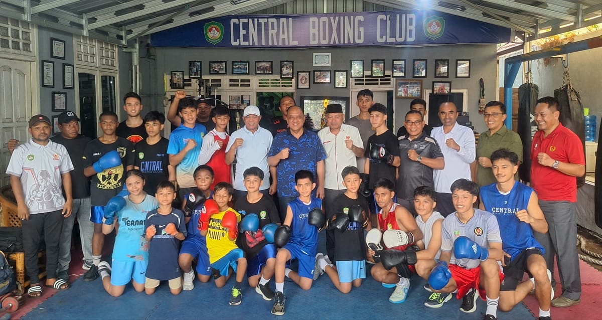 Ketum KONI Pusat Tinjau Central Boxing Club dan Stadion Gelora Kie Raha Ternate