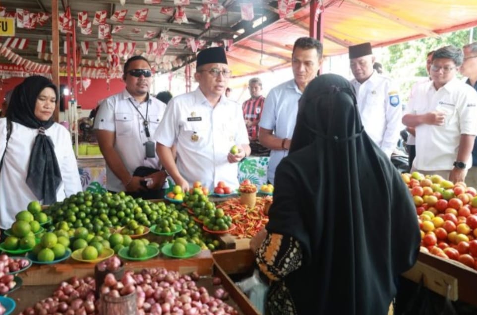 Walikota Pastikan Bahan Kebutuhan Pokok Masyarakat di Ternate Cukup Tersedia