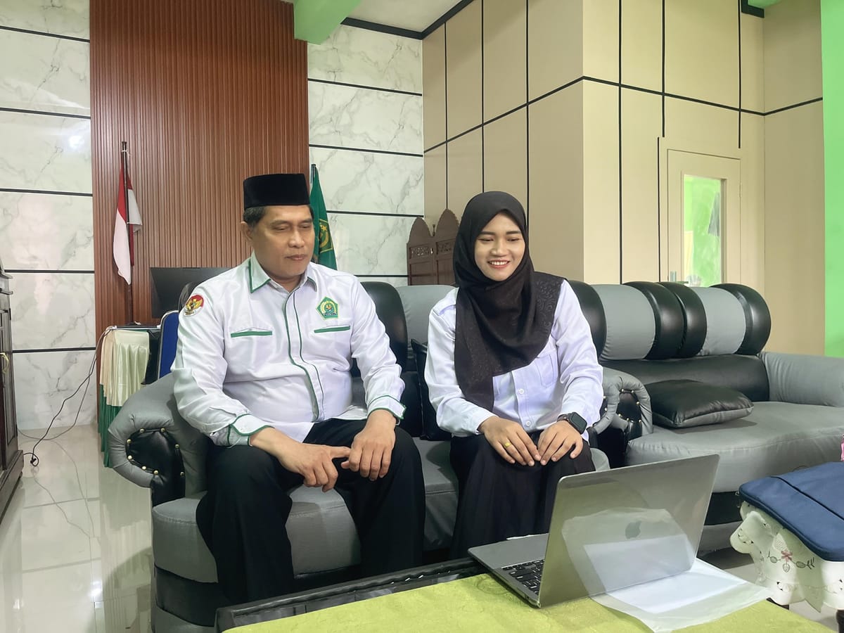 Kepala MTsN 3 Kota Jambi Apresiasi Rini Febriani Lolos BIB LPDP dan Magister Sastra UGM