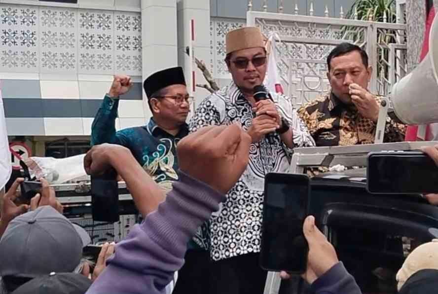 Aliansi Rakyat Sidoarjo Gelar Aksi Demo Digeduhg DPRD.