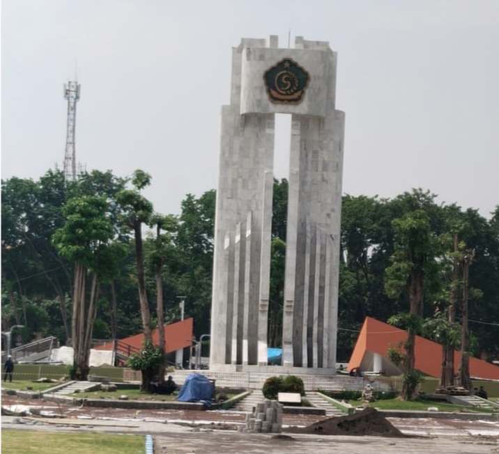 Bupati Sidoarjo Subandi Kecewa Atas Proyek Pembangunan Alun-Alun Yang Tidak Tepat Waktu.