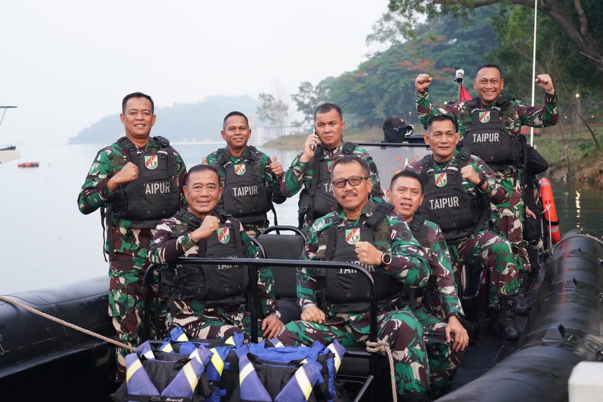 Kasdivif 2 Kostrad Terima Brevet Kehormatan Taipur, Tegaskan Dukungan Penuh Satuan Elite