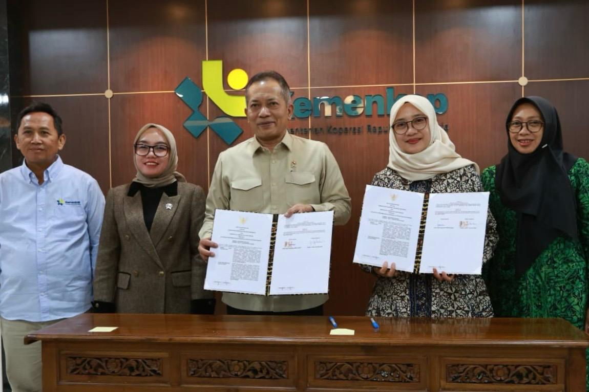 Menteri Koperasi dan Bupati Banyuwangi Teken MoU Percepatan Pengembangan Koperasi Merah Putih