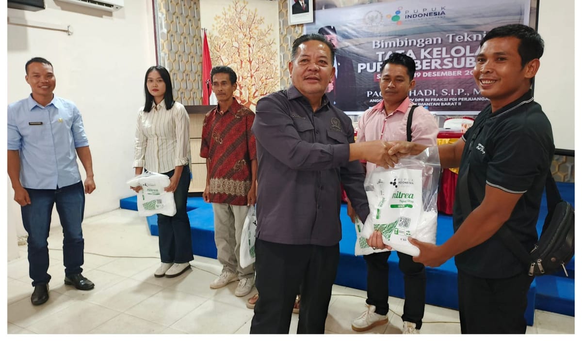 Anggota Komisi IV DPR RI, Paulus Hadi Sosialisasikan Aturan Baru Pupuk Bersubsidi kepada Petani Sekadau