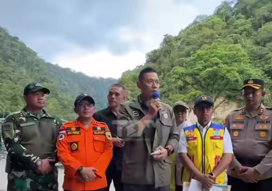 Menko AHY Tinjau Lokasi Putusnya Jalan Nasional di Lembah Anai, Sumbar