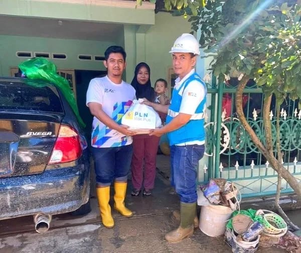 PLN Icon Plus Gerak Cepat Distribusikan Bantuan Sembako Warga Nanggalo