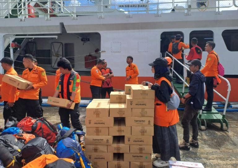 Basarnas Kirim Bantuan Logistik 5000 Makanan Siap Saji ke Sumbar