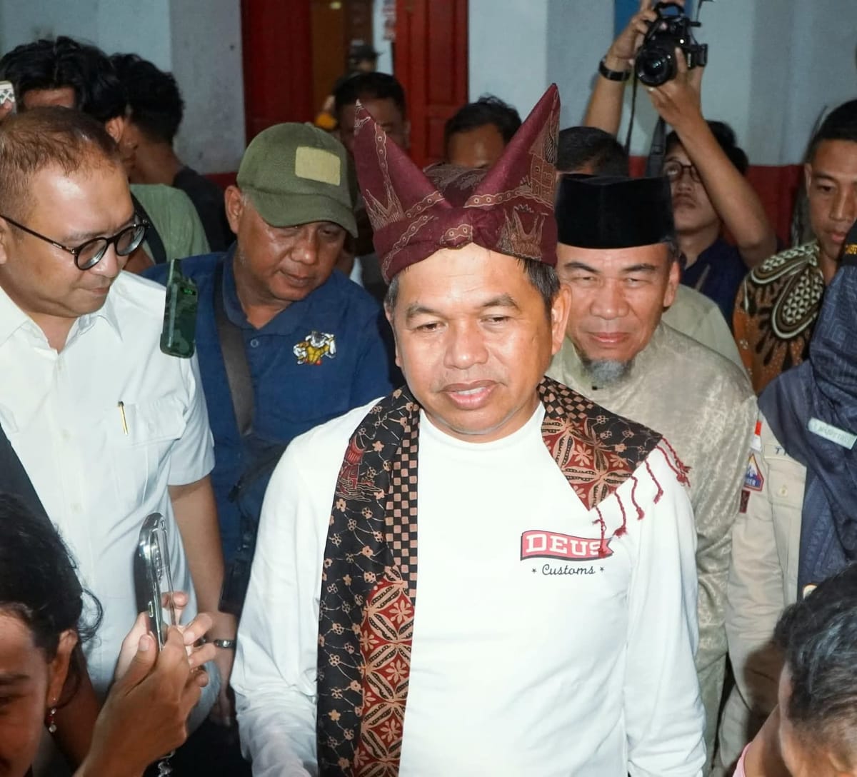 KDM Tiba di Padang, Berencana Bangun Satu Kampung Bagi Korban Banjir