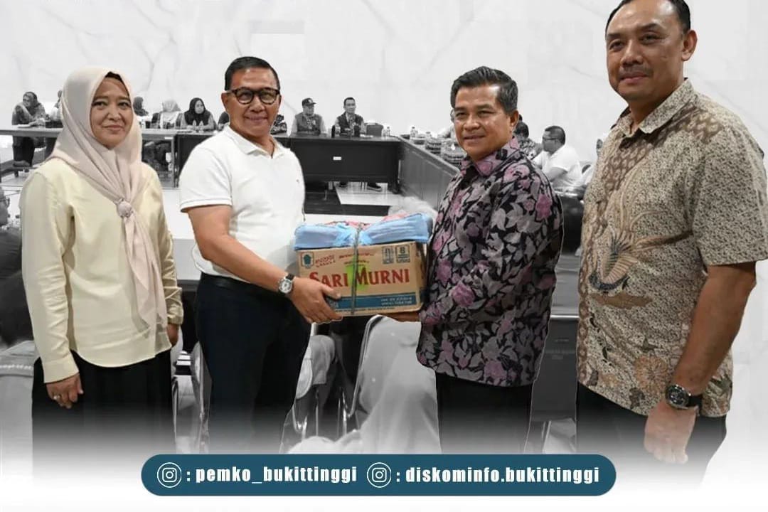 Wali Kota Bukittinggi Ramlan Nurmatias Temui Bupati Agam Usai Salurkan Bantuan ke Palembayan