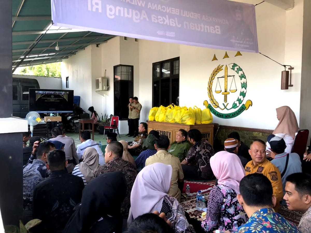 Kejaksaan Agung Salurkan Bantuan untuk Masyarakat Agam, Kajati Sumbar: “Kami Hadir untuk Membersamai Saudara-Saudara Kita”