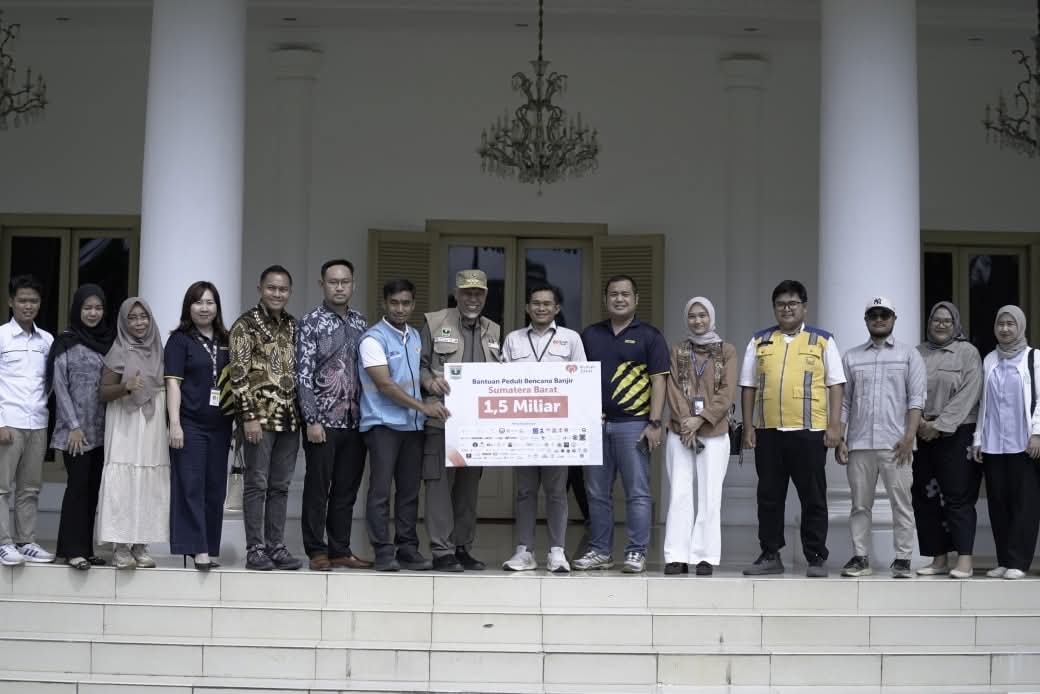 Gubernur Sumbar Mahyeldi Terima Bantuan untuk Korban Bencana dari Rumah Zakat