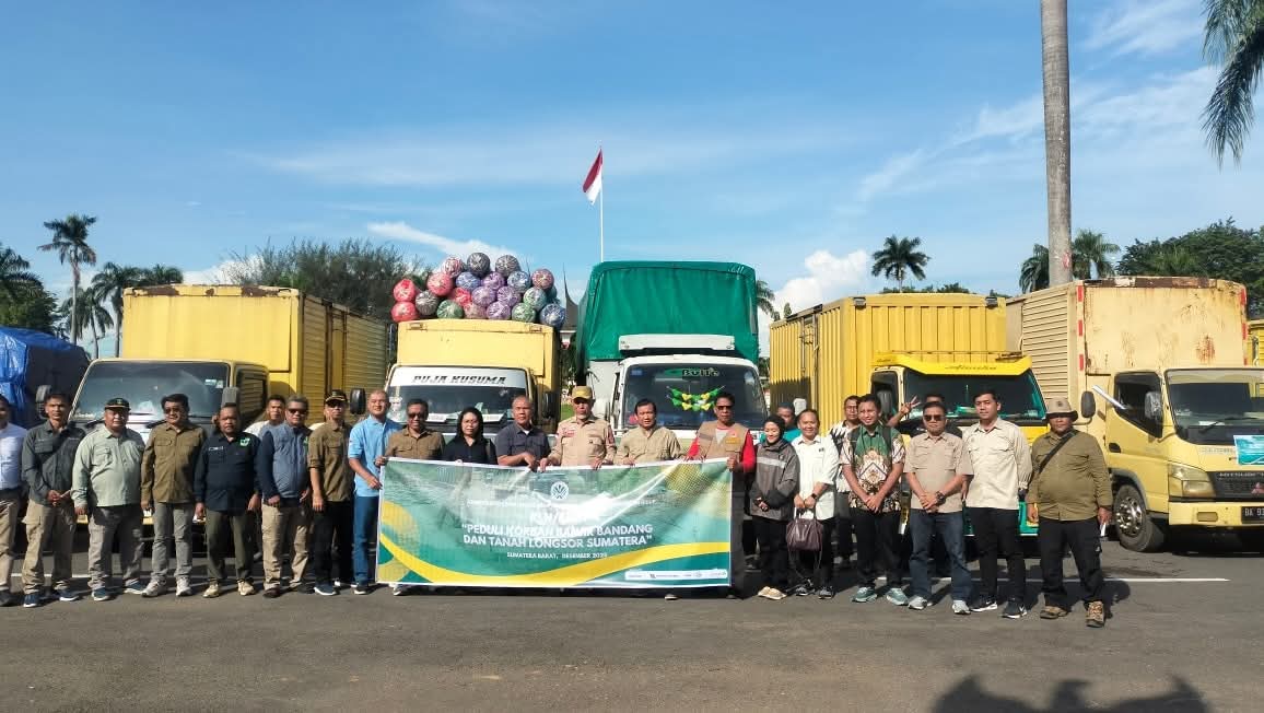 KLHK Serahkan 23 Ton Bantuan untuk Sumbar, Mahyeldi: Dukungan Terus Mengalir dari Seluruh Indonesia