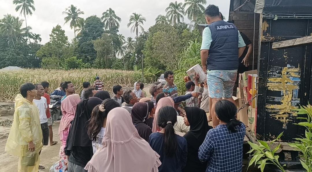 Perjuangan Jurnalis Batam Salurkan Bantuan ke 4 Jorong Terisolir di Agam