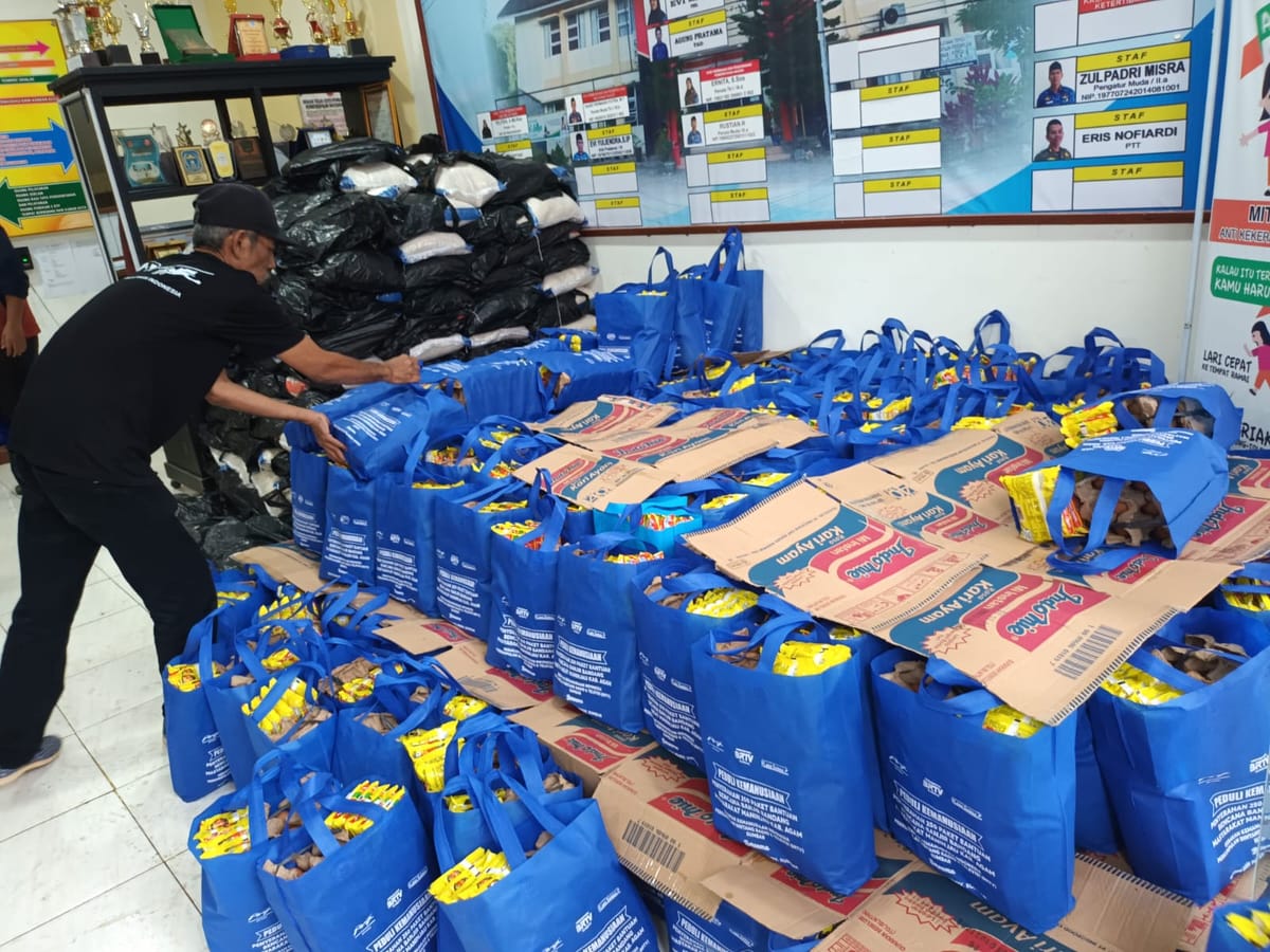 PBRTV Sumbar Salurkan Bantuan 250 Paket Sembako untuk Masyarakat Bancah, Sungai Batang, Maninjau