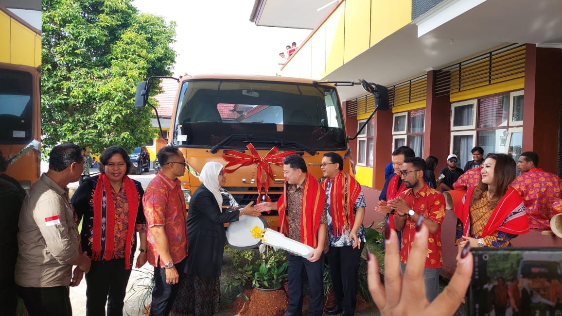 PT Tiga Berlian Motors Serahkan Truk Mitsubishi Fighter ke SMK Negeri 3 Ambon, Dorong Penguatan Pendidikan Vokasi Maluku
