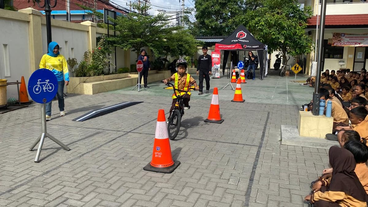 Keselamatan Bersepeda Di Sosialisasikan Di SDN Bromantakan Surakarta