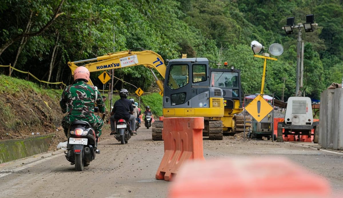 BPJN Sumbar Kebut Perbaikan Jalan Nasional Lembah Anai yang Putus Akibat Bencana