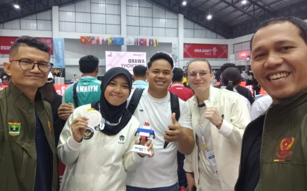 Atlet Sumbar Zikrha Dwi Putri Raih Perak Teqball SEA Games 2025 Thailand