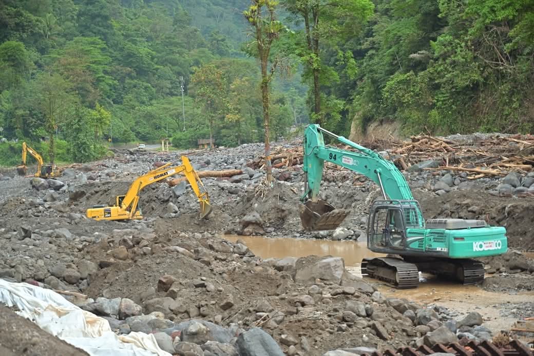 35 Alat Berat dan 940 Geobag Dikerahkan, Pemprov Sumbar Percepat Penanganan Dampak Bencana Hidrometeorologi