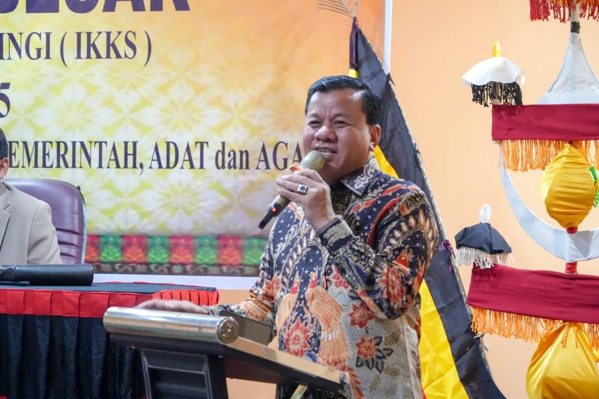 Bupati Kuantan Singingi Dr.H.Suhardiman Amby, MM, membuka MUBES IKKS Riau