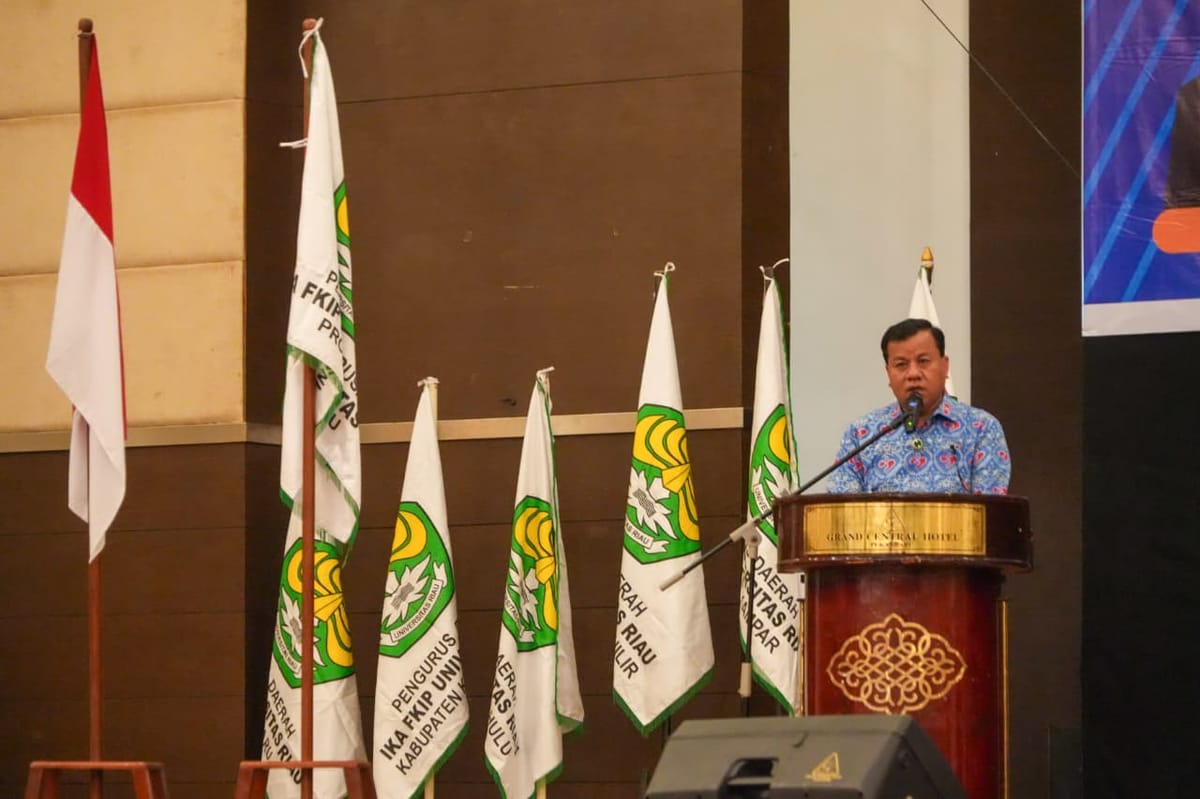 Dr. H.Suhardiman Amby,Ak, MM,Kembali terpilih memimpin Alumni IKA FKIP Unri