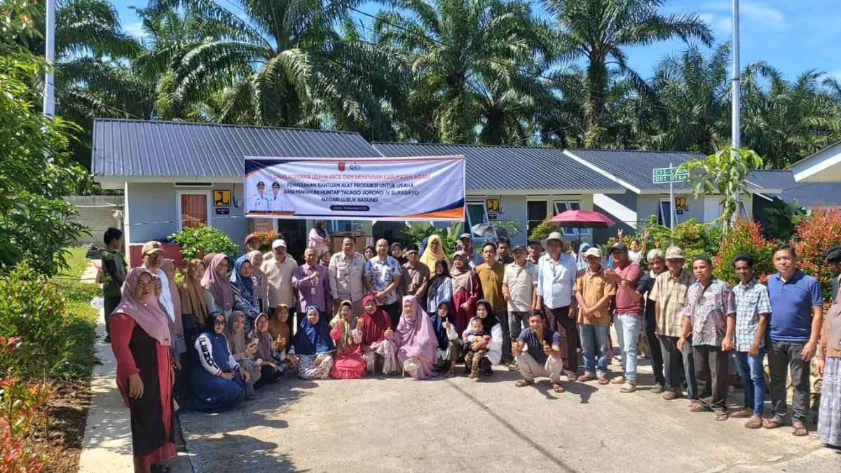 Bupati Agam Serahkan Bantuan Alat Produksi untuk Warga Penghuni Huntap Talago