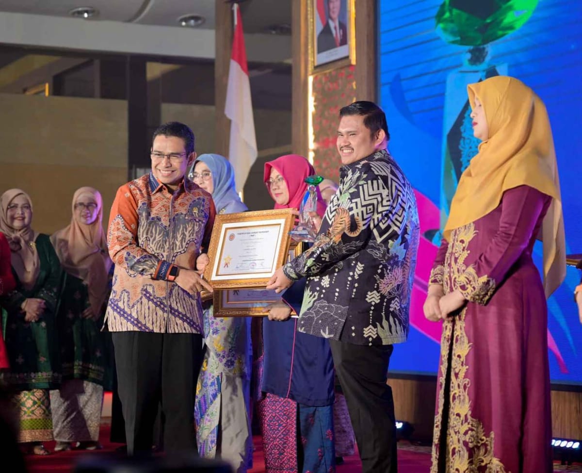 Bupati Bengkalis Raih Anugerah Baiduri ke 14, Wujud Apresiasi Perempuan Untuk Perempuan.