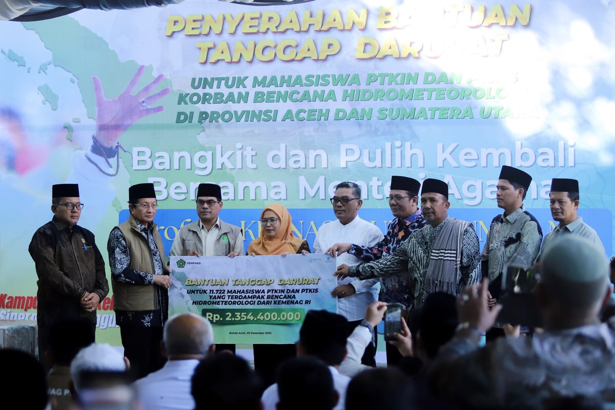 Menag RI Salurkan Bantuan untuk 4.119 Mahasiswa UIN Ar-Raniry Terdampak Banjir