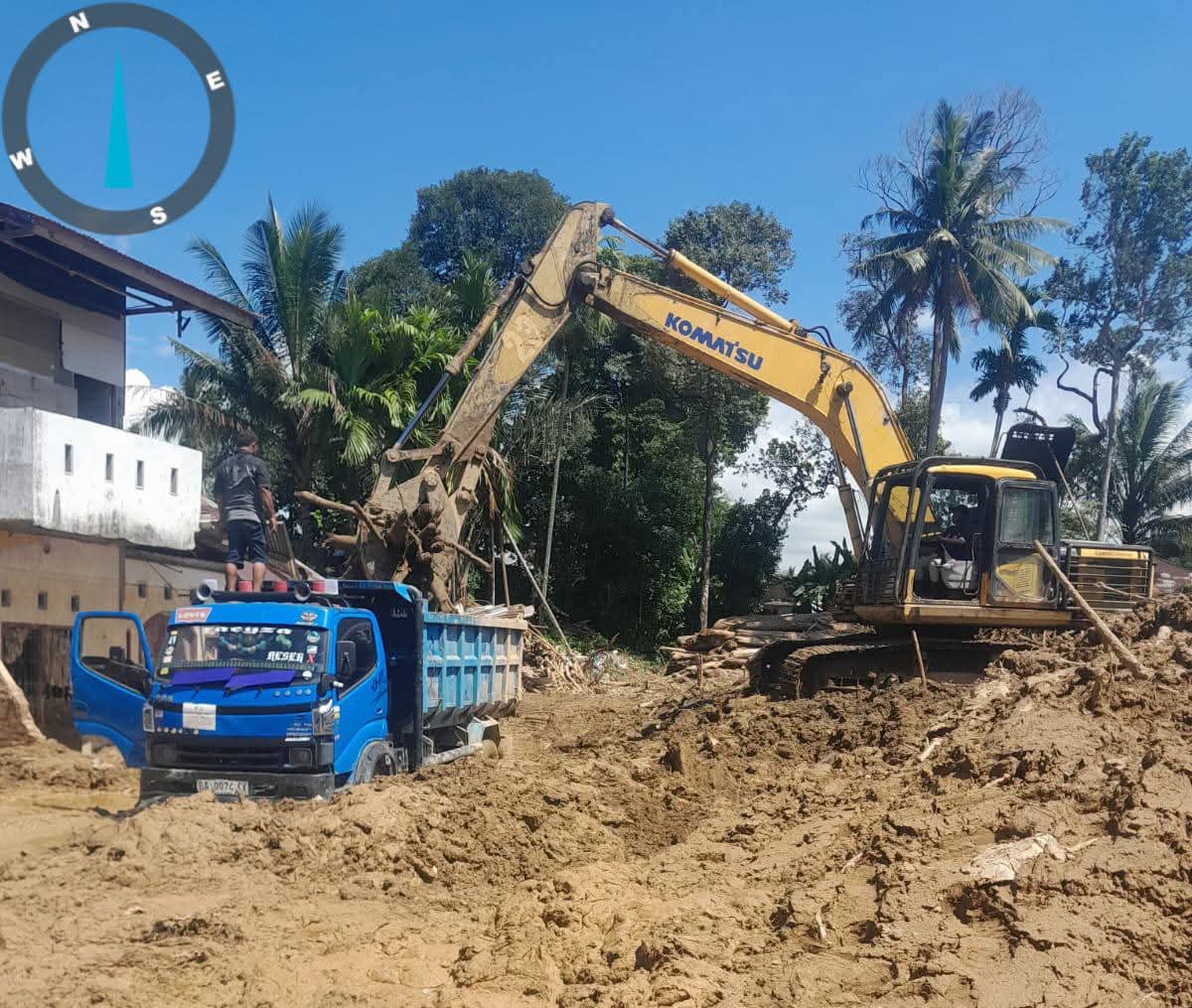 Pemko Padang Terus Lakukan Pembersihan Sisa Longsor Pascabencana
