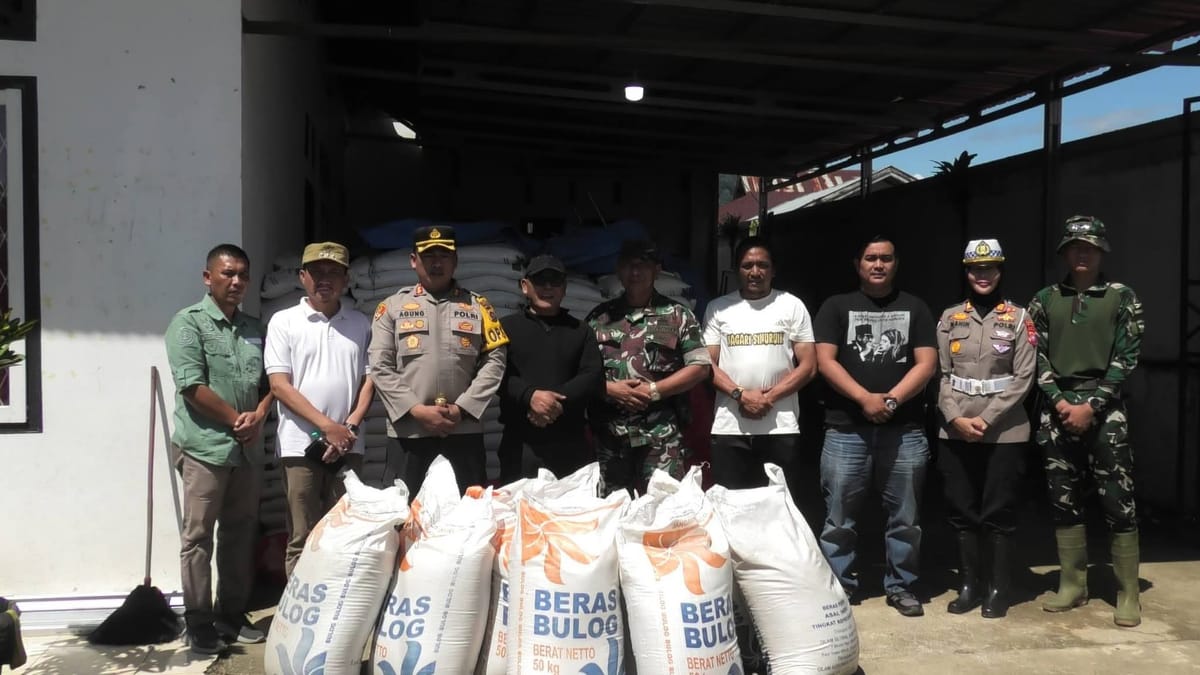 Bupati Pasaman Barat Yulianto Serahkan Bantuan Beras di Kecamatan Talamau