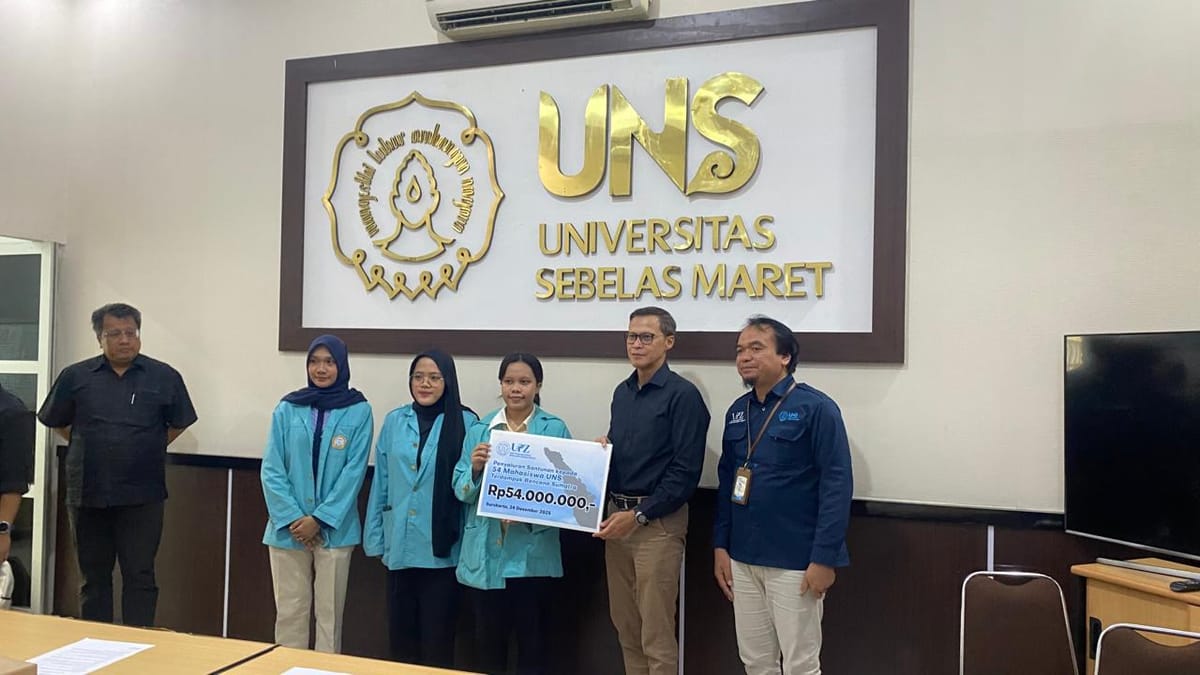 54 Mahasiswa UNS Terdampak Bencana Sumatera, Terima Bantuan
