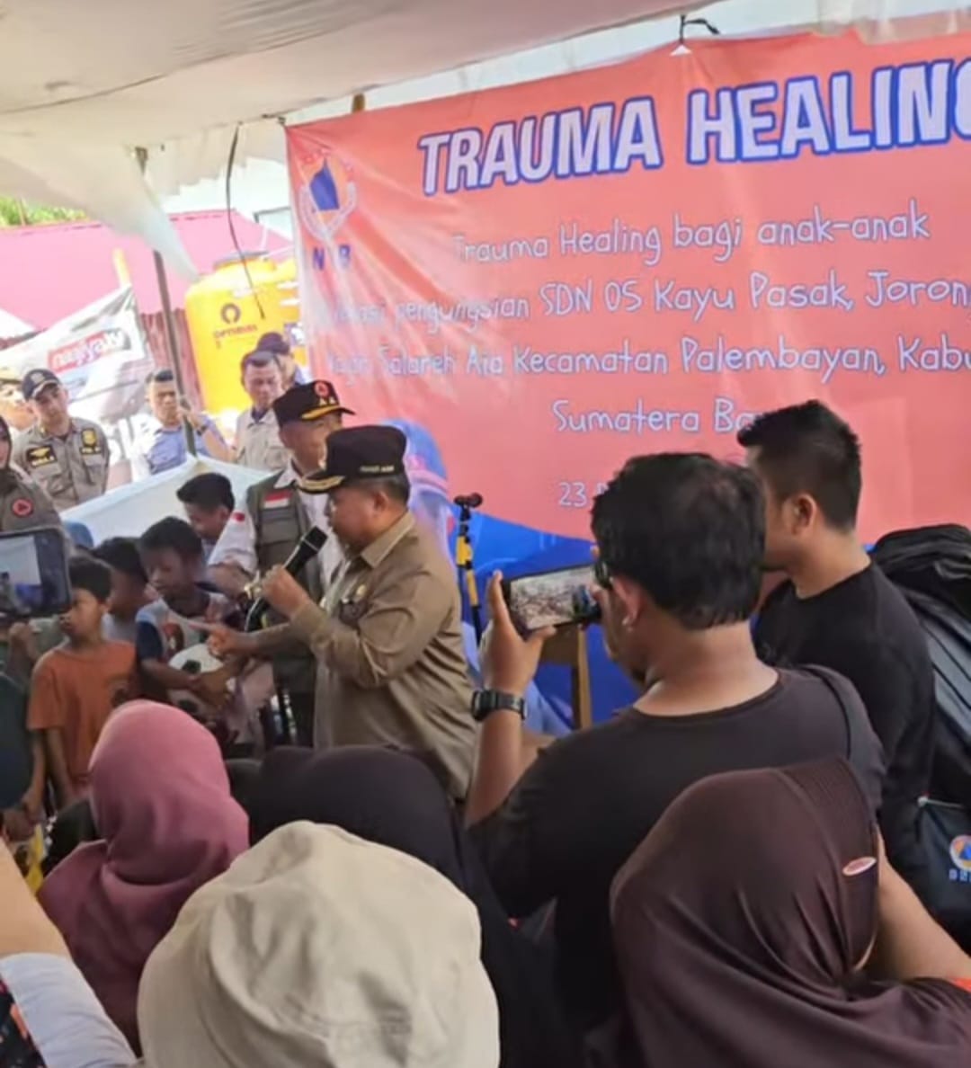 Bupati Agam Kunjungi Posko Trauma Healing, Pulihkan Semangat Anak Pengungsi Palembayan