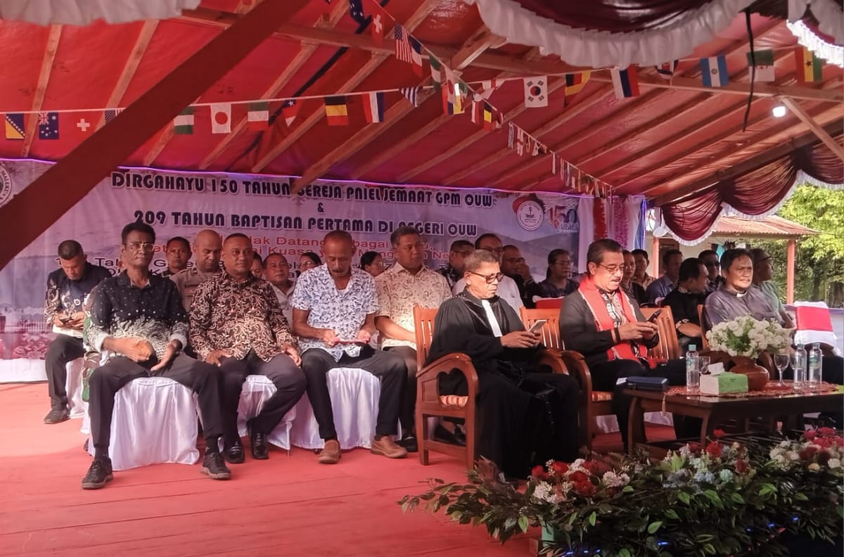 Gubernur Maluku Hadiri Perayaan 209 Tahun Baptisan dan 150 Tahun Gereja PNIEL Ouw