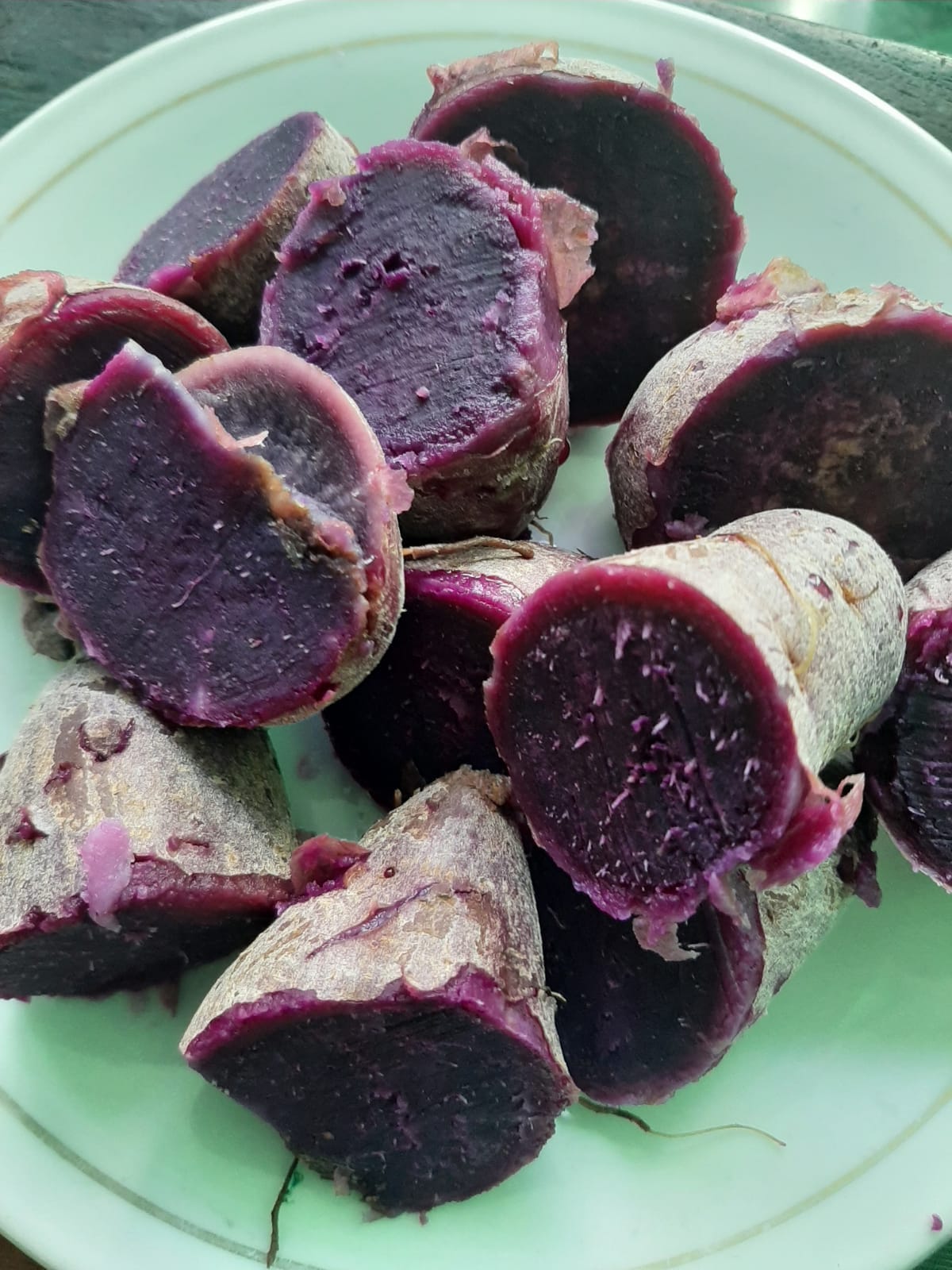 Ubi Ungu Kaya Manfaat , Stok Terbatas Di Pasar Tradisional Solo