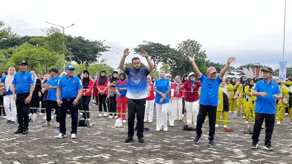 Ribuan Warga Padang Ikuti Senam Massal Gebyar KORMI