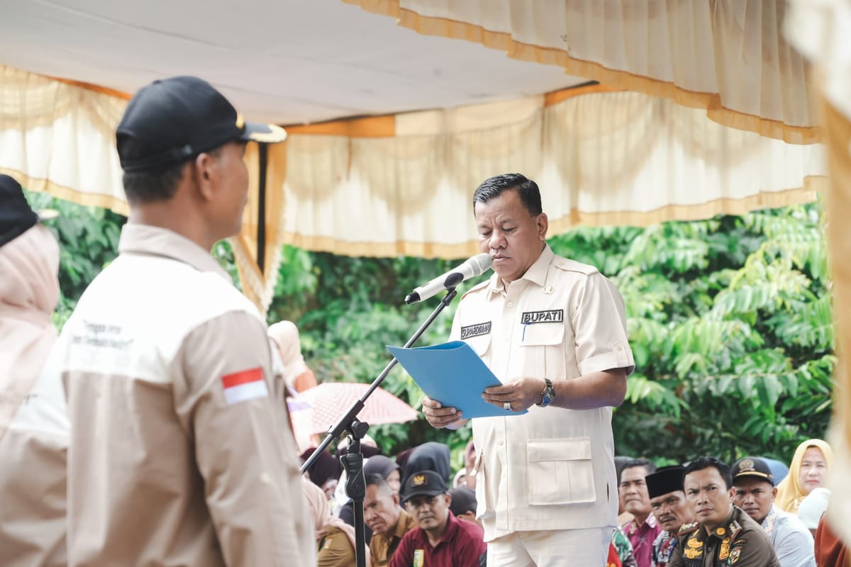 Kukuhkan Pengurus KTNA 2025-2030, Bupati Kuansing Minta Lahirkan Petani Milenial