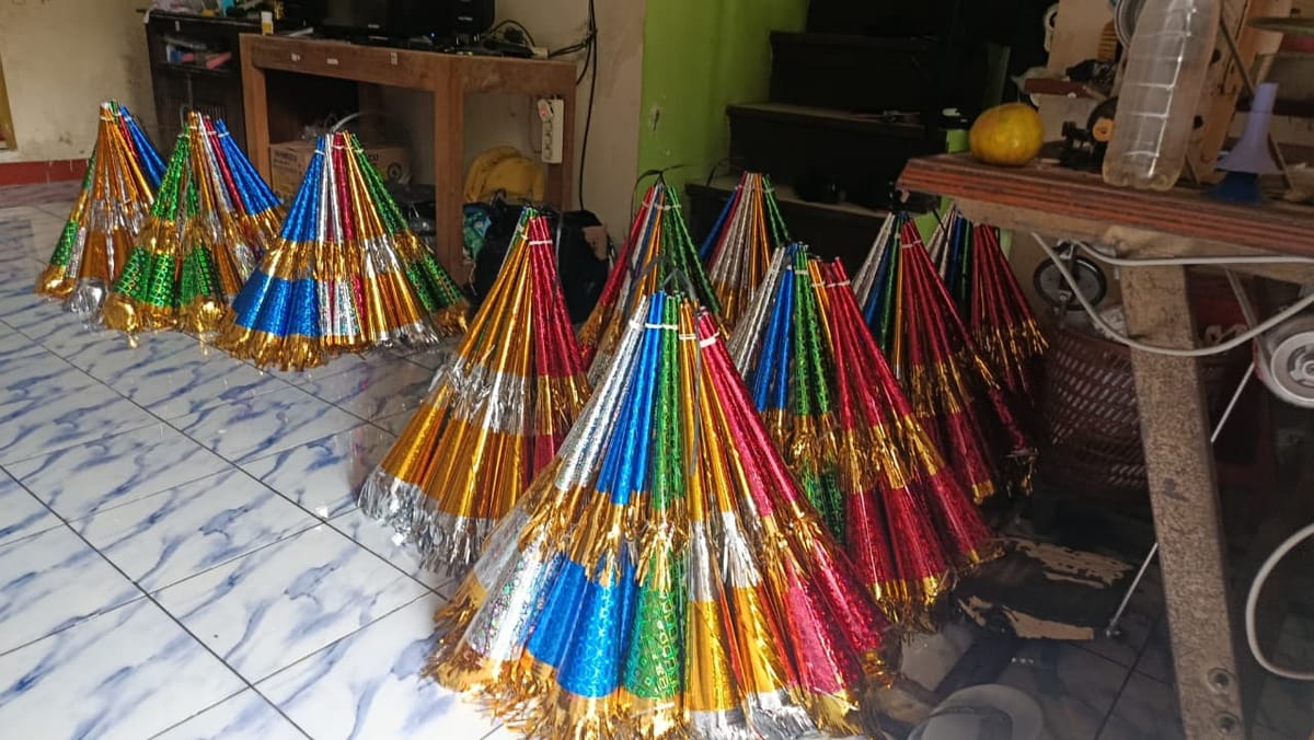 Tetap Bertahan, Ditengah Sepinya Pesanan Terompet Tahun Baru