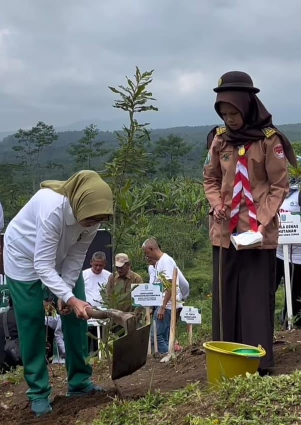 Bupati Lumajang: Sedekah Oksigen, Menanam Pohon Hari Ini, Memberi Nafas untuk Generasi Esok