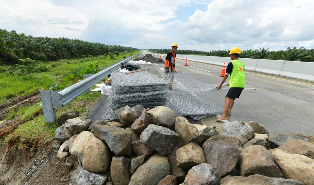 Kementerian PU Pastikan Ruas Jalan Lintas Timur Sumatera Dapat Dilalui