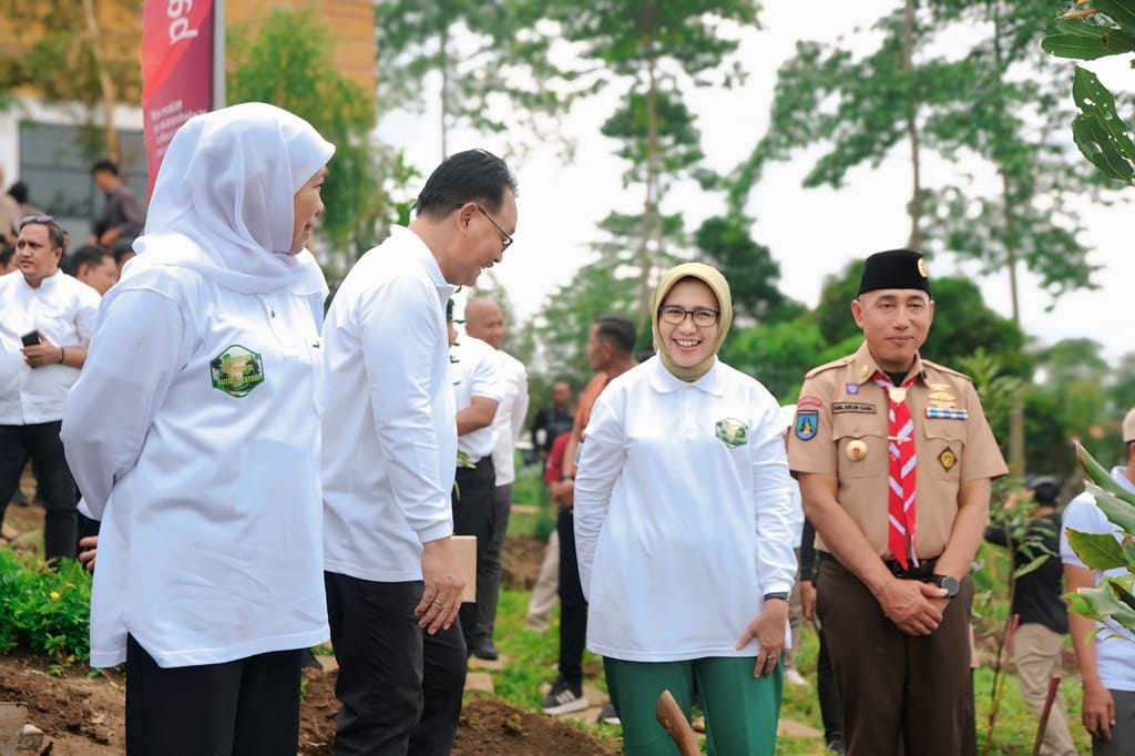 Gubernur Khofifah Tinjau Pembangunan Jembatan Akibat Banjir Dan Longsor di Lumajang