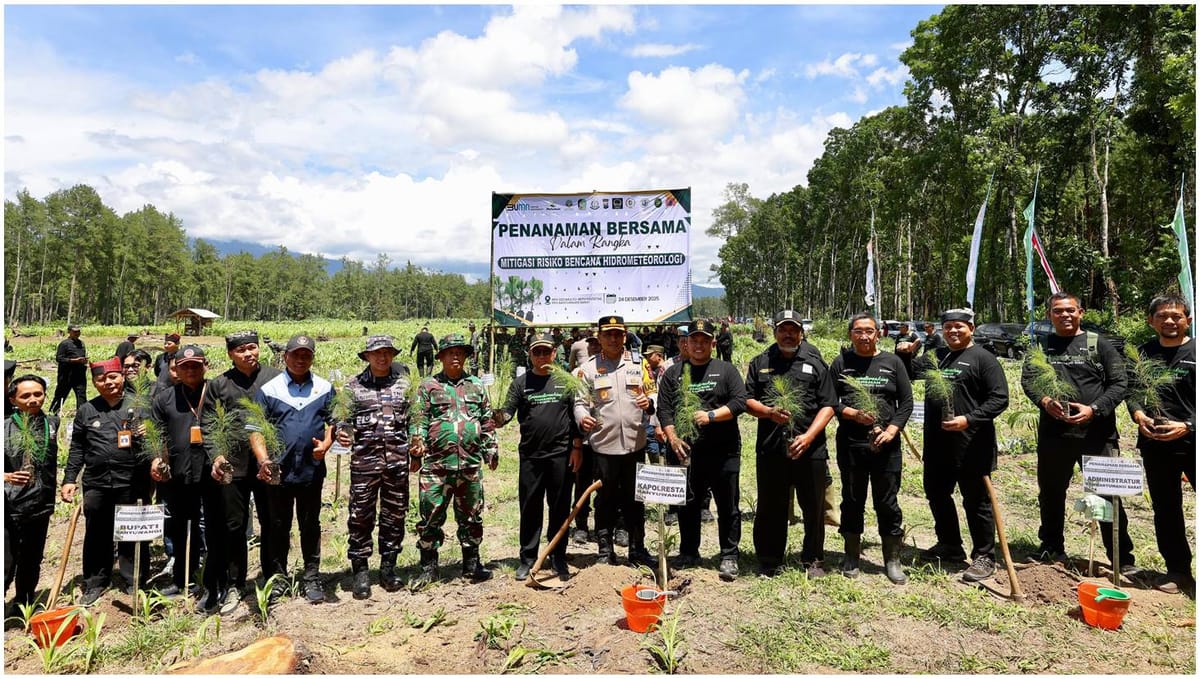 Banyuwangi Tanam Ratusan Ribu Pohon, Cegah Bencana Hidrometeorologi