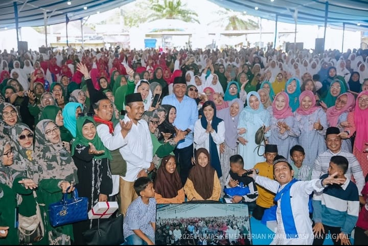 Pemulihan Jaringan Capai 97,8%, Menkomdigi Dampingi Warga Terdampak Banjir di Deli Serdang