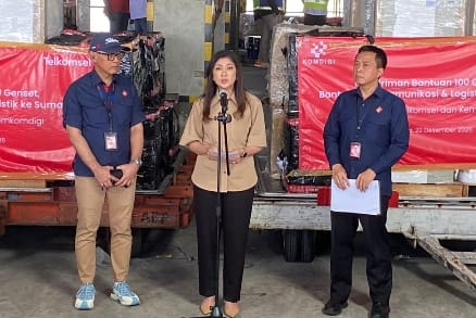 Komunikasi dan Informasi Sulit, 100 Genset dan 500 Ponsel Pintar Dikirim ke Wilayah Bencana Sumatera