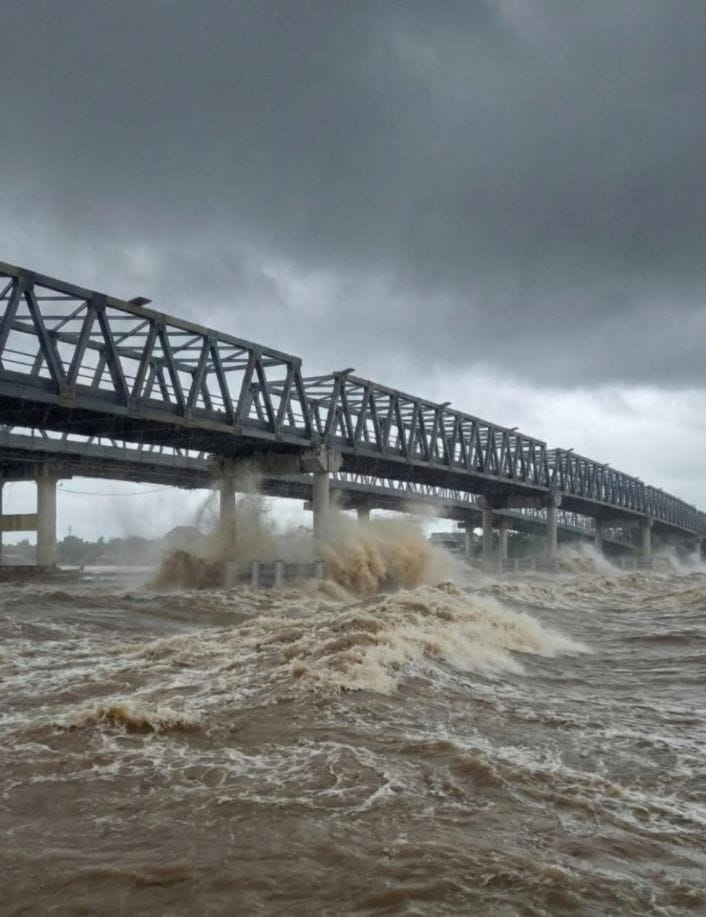 Banjir Rob Rendam Pontianak, Aktivitas Warga Terganggu hingga Jalan Antar Kabupaten Terputus