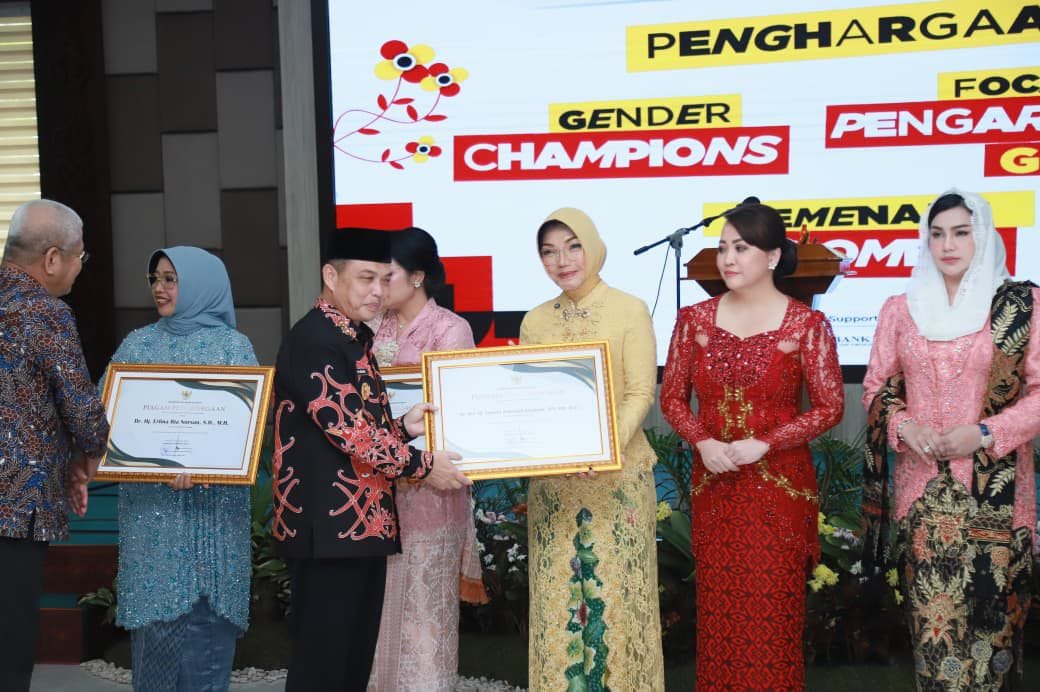 Perjuangkan Kesetaraan, Ketua TP PKK Pontianak Raih Penghargaan Gender Champion