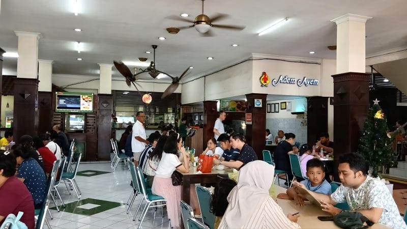 Gudeg Adem Ayem Diserbu Pembeli di Solo