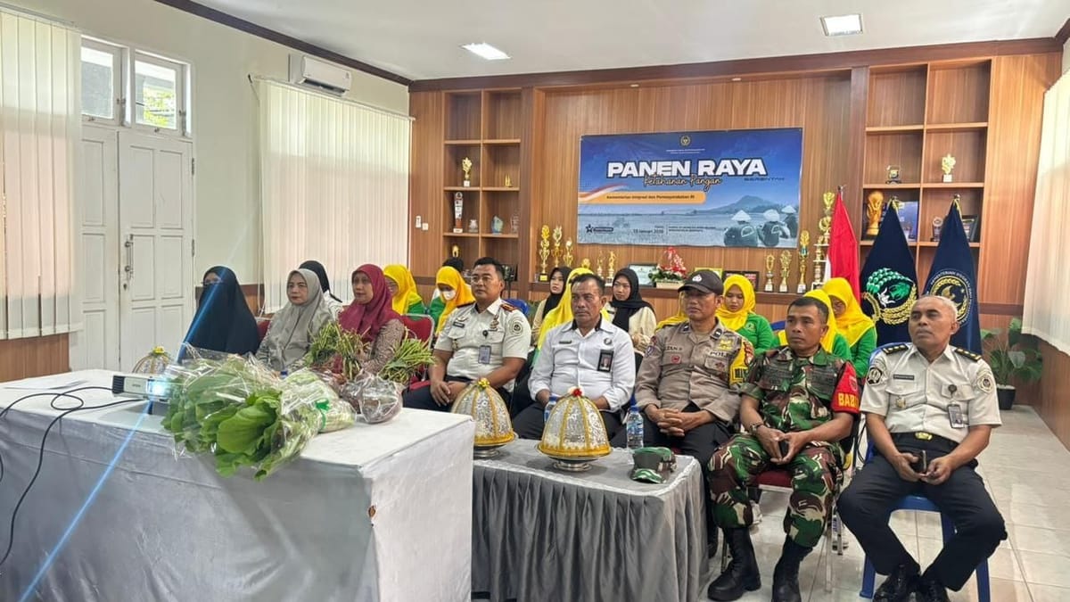 Babinsa Koramil 1425-01/ Binamu, Ikuti Panen Raya Ketahanan Pangan Via Vidcon