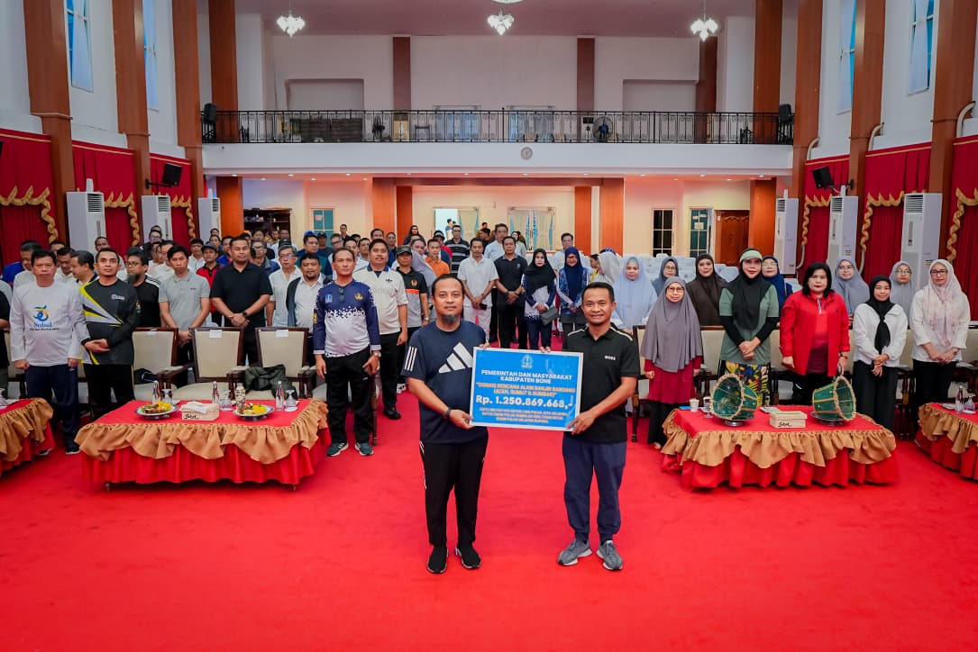Gubernur Sulsel Terima Donasi Kemanusiaan Dari Pemerintah Kabupaten Bone, Untuk Korban Bencana Alam Sumatera